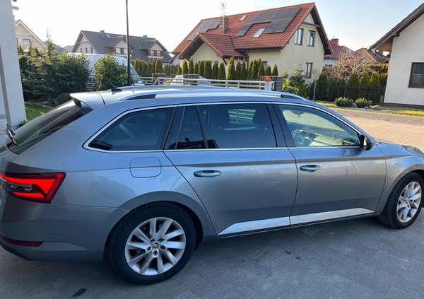 Skoda Superb cena 54000 przebieg: 642000, rok produkcji 2020 z Szczecin małe 67